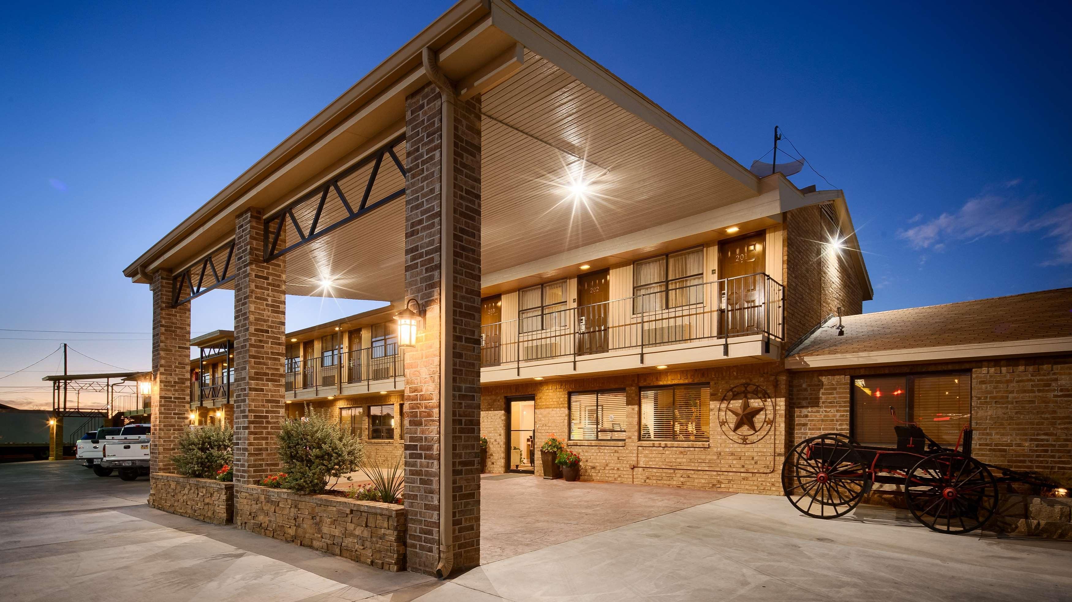 Best Western Caprock Inn Brownfield Exterior photo