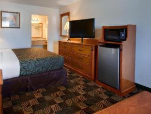 Best Western Caprock Inn Brownfield Room photo